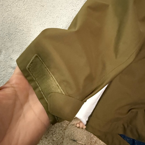 Patagonia women’s medium olive Jacket with Blue Logo - Picture 5 of 12